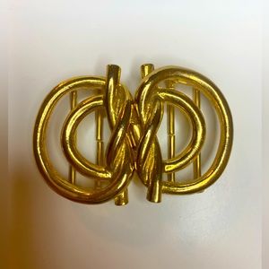 EUC - Vintage 1976 Mimi Di N gold tone knot cinch belt buckles